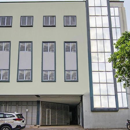 Oyo 92300 Koala House Hotel Pekanbaru Buitenkant foto