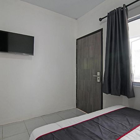 Oyo 92300 Koala House Hotel Pekanbaru Buitenkant foto