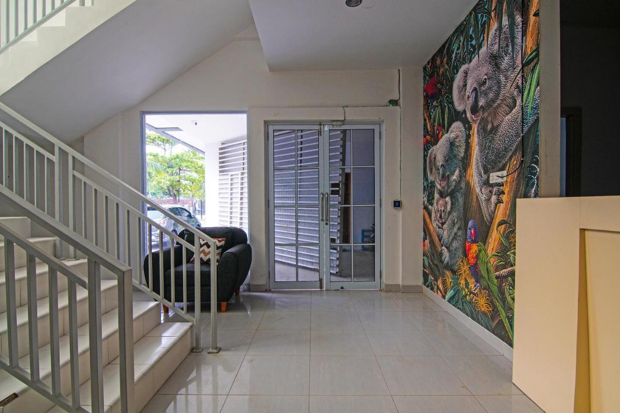Oyo 92300 Koala House Hotel Pekanbaru Buitenkant foto
