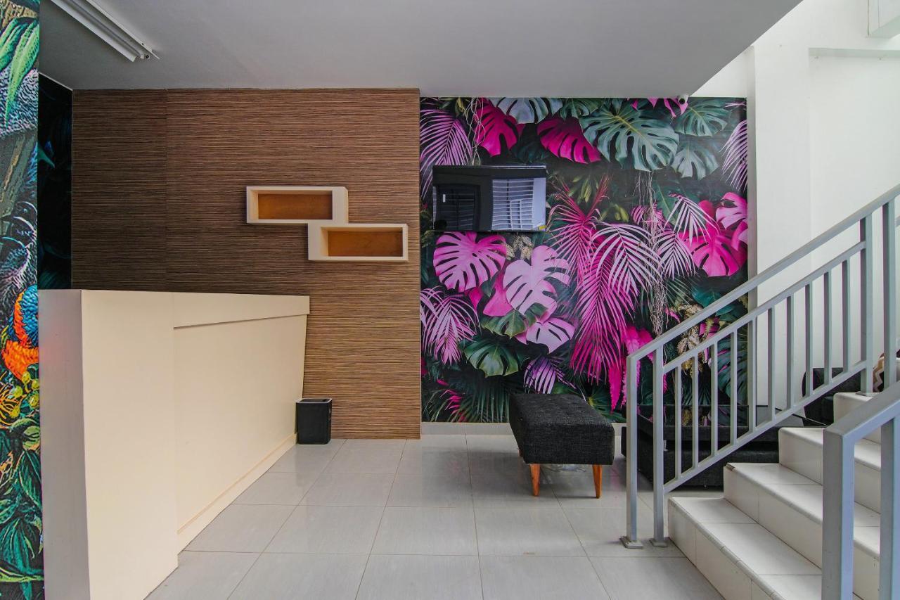 Oyo 92300 Koala House Hotel Pekanbaru Buitenkant foto