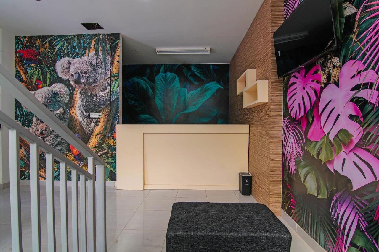 Oyo 92300 Koala House Hotel Pekanbaru Buitenkant foto