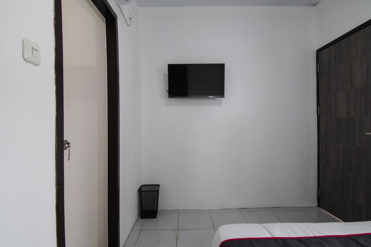 Oyo 92300 Koala House Hotel Pekanbaru Buitenkant foto