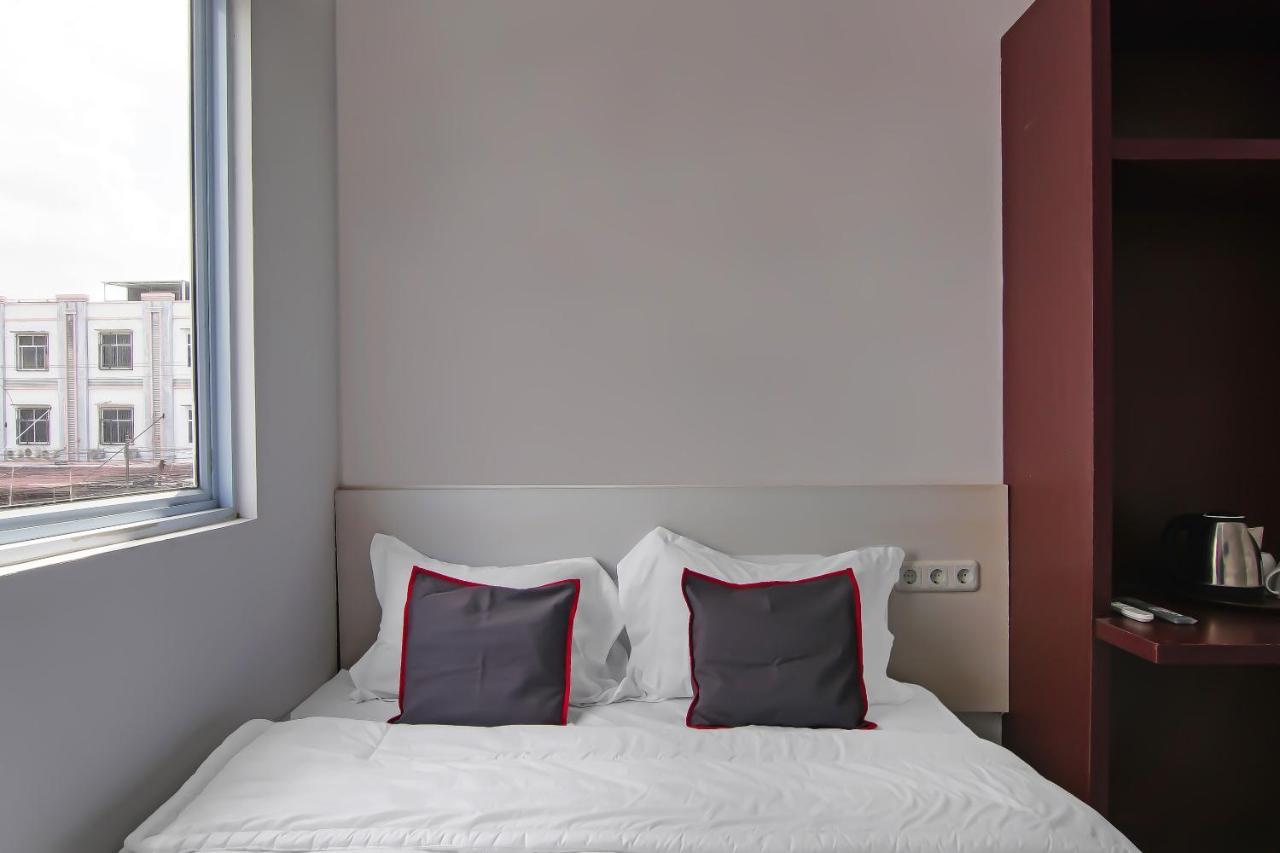 Oyo 92300 Koala House Hotel Pekanbaru Buitenkant foto