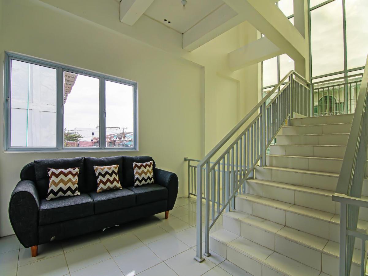 Oyo 92300 Koala House Hotel Pekanbaru Buitenkant foto