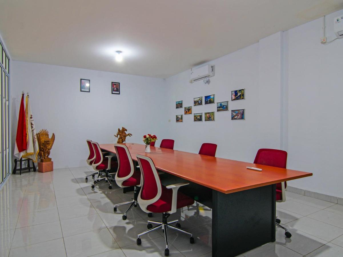 Oyo 92300 Koala House Hotel Pekanbaru Buitenkant foto
